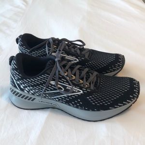Brooks Levitate GTS running shoes size 8